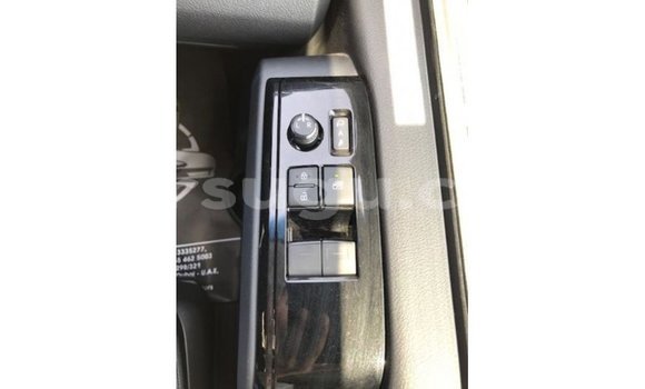 Sayi Imported Toyota Granvia White Mota in Import - Dubai a Burkina Faso Sayi Imported Toyota Granvia White Mota in Import - Dubai a Burkina Faso