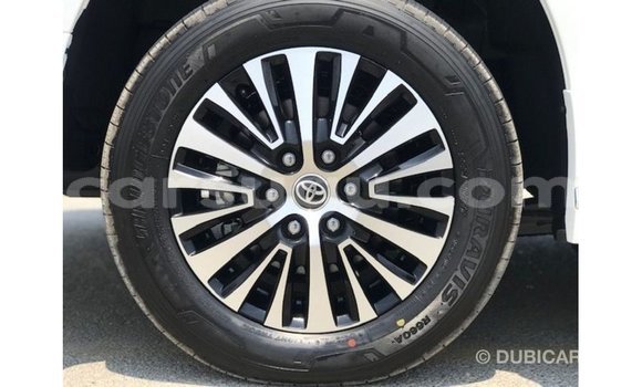 Sayi Imported Toyota Granvia White Mota in Import - Dubai a Burkina Faso Sayi Imported Toyota Granvia White Mota in Import - Dubai a Burkina Faso