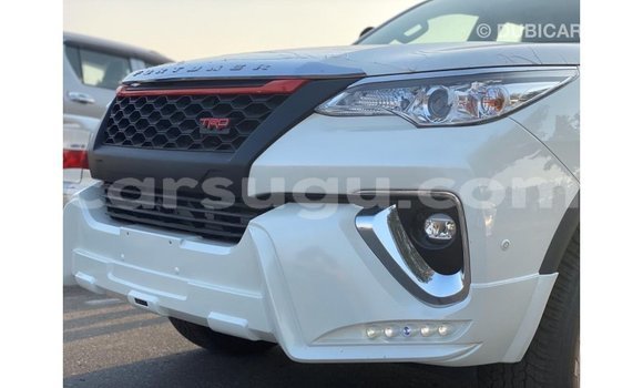 Sayi Imported Toyota Fortuner White Mota in Import - Dubai a Burkina Faso Sayi Imported Toyota Fortuner White Mota in Import - Dubai a Burkina Faso