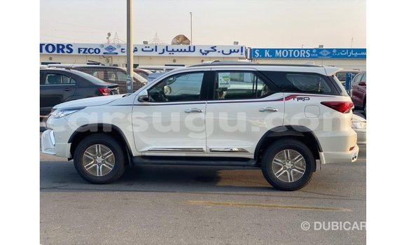 Sayi Imported Toyota Fortuner White Mota in Import - Dubai a Burkina Faso Sayi Imported Toyota Fortuner White Mota in Import - Dubai a Burkina Faso