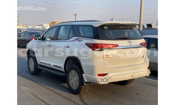 Sayi Imported Toyota Fortuner White Mota in Import - Dubai a Burkina Faso Sayi Imported Toyota Fortuner White Mota in Import - Dubai a Burkina Faso