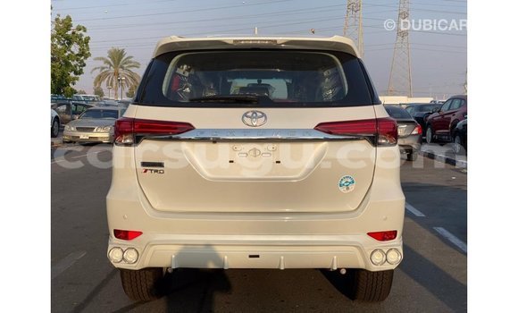 Sayi Imported Toyota Fortuner White Mota in Import - Dubai a Burkina Faso Sayi Imported Toyota Fortuner White Mota in Import - Dubai a Burkina Faso