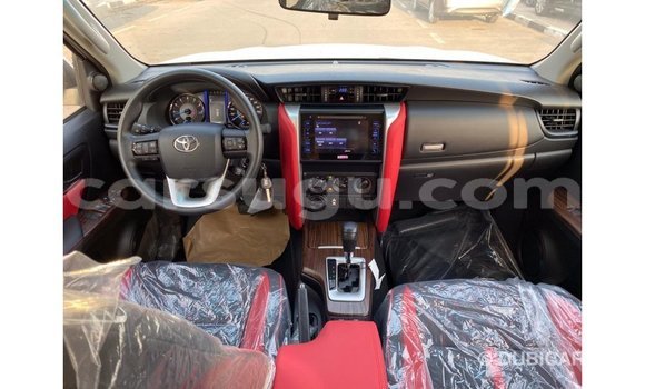 Sayi Imported Toyota Fortuner White Mota in Import - Dubai a Burkina Faso Sayi Imported Toyota Fortuner White Mota in Import - Dubai a Burkina Faso