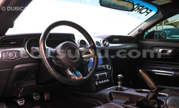 Acheter Import Voiture Ford Mustang Vert à Import - Dubai, Burkina-Faso Acheter Import Voiture Ford Mustang Vert à Import - Dubai, Burkina-Faso