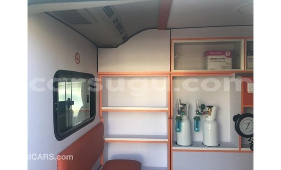 Sayi Imported Toyota Hiace White Mota in Import - Dubai a Burkina Faso Sayi Imported Toyota Hiace White Mota in Import - Dubai a Burkina Faso