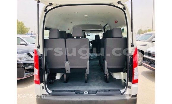 Sayi Imported Toyota Hiace White Mota in Import - Dubai a Burkina Faso Sayi Imported Toyota Hiace White Mota in Import - Dubai a Burkina Faso