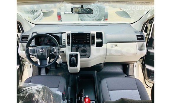 Sayi Imported Toyota Hiace White Mota in Import - Dubai a Burkina Faso Sayi Imported Toyota Hiace White Mota in Import - Dubai a Burkina Faso