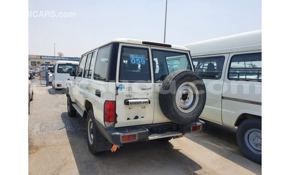Acheter Import Voiture Toyota Land Cruiser Blanc à Import - Dubai, Burkina-Faso Acheter Import Voiture Toyota Land Cruiser Blanc à Import - Dubai, Burkina-Faso