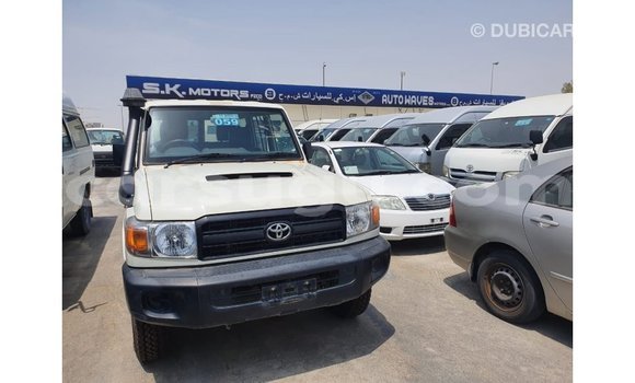 Acheter Import Voiture Toyota Land Cruiser Blanc à Import - Dubai, Burkina-Faso Acheter Import Voiture Toyota Land Cruiser Blanc à Import - Dubai, Burkina-Faso