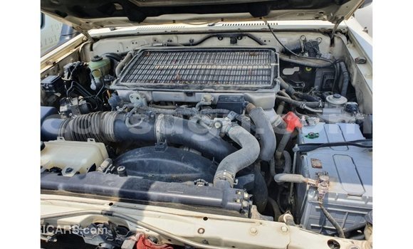 Acheter Import Voiture Toyota Land Cruiser Blanc à Import - Dubai, Burkina-Faso Acheter Import Voiture Toyota Land Cruiser Blanc à Import - Dubai, Burkina-Faso