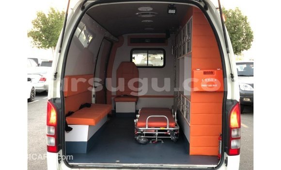 Sayi Imported Toyota Hiace White Mota in Import - Dubai a Burkina Faso Sayi Imported Toyota Hiace White Mota in Import - Dubai a Burkina Faso