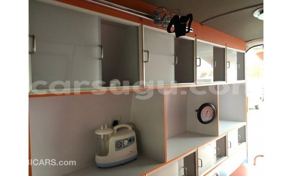 Sayi Imported Toyota Hiace White Mota in Import - Dubai a Burkina Faso Sayi Imported Toyota Hiace White Mota in Import - Dubai a Burkina Faso