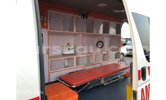 Sayi Imported Toyota Hiace White Mota in Import - Dubai a Burkina Faso Sayi Imported Toyota Hiace White Mota in Import - Dubai a Burkina Faso