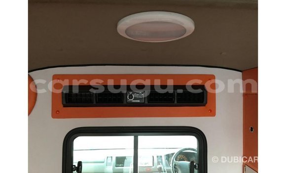 Sayi Imported Toyota Hiace White Mota in Import - Dubai a Burkina Faso Sayi Imported Toyota Hiace White Mota in Import - Dubai a Burkina Faso