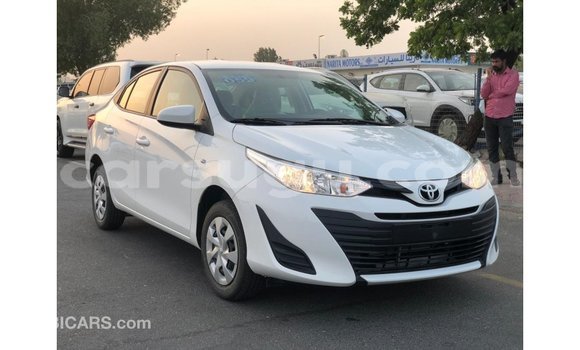 Sayi Imported Toyota DA White Babbar mota in Import - Dubai a Burkina Faso Sayi Imported Toyota DA White Babbar mota in Import - Dubai a Burkina Faso