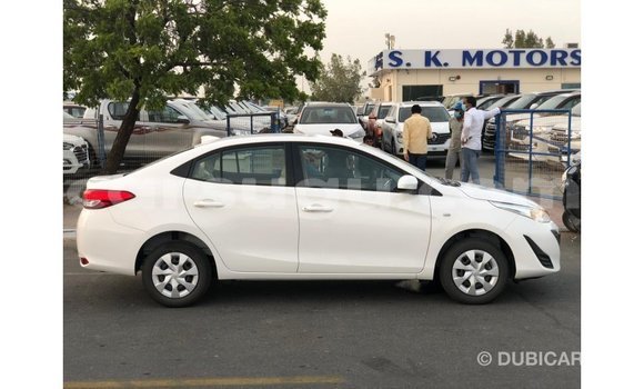 Sayi Imported Toyota DA White Babbar mota in Import - Dubai a Burkina Faso Sayi Imported Toyota DA White Babbar mota in Import - Dubai a Burkina Faso