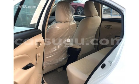 Sayi Imported Toyota DA White Babbar mota in Import - Dubai a Burkina Faso Sayi Imported Toyota DA White Babbar mota in Import - Dubai a Burkina Faso