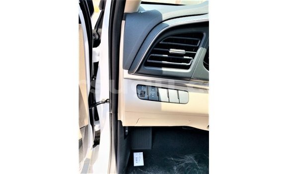 Acheter Import Voiture Hyundai Elantra Blanc à Import - Dubai, Burkina-Faso Acheter Import Voiture Hyundai Elantra Blanc à Import - Dubai, Burkina-Faso
