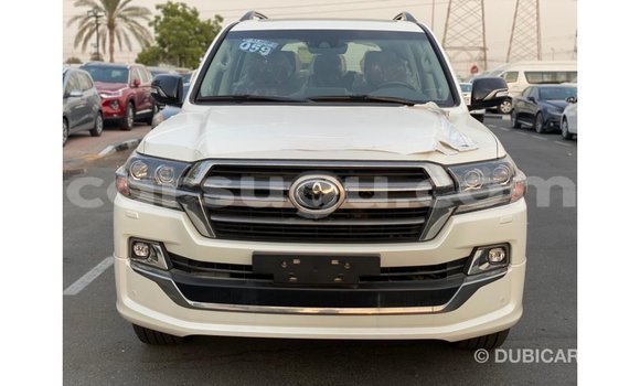 Sayi Imported Toyota DA White Babbar mota in Import - Dubai a Burkina Faso Sayi Imported Toyota DA White Babbar mota in Import - Dubai a Burkina Faso