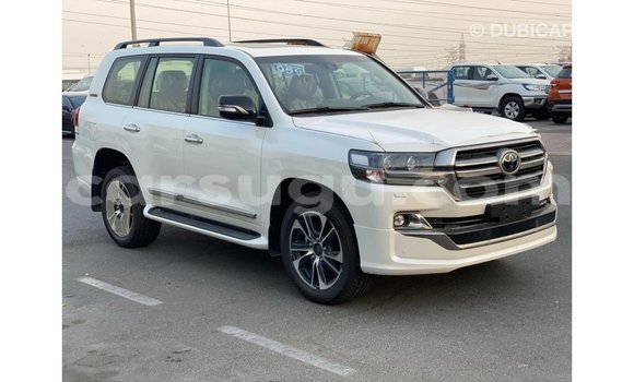 Sayi Imported Toyota DA White Babbar mota in Import - Dubai a Burkina Faso Sayi Imported Toyota DA White Babbar mota in Import - Dubai a Burkina Faso