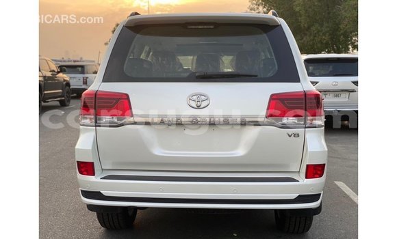 Sayi Imported Toyota DA White Babbar mota in Import - Dubai a Burkina Faso Sayi Imported Toyota DA White Babbar mota in Import - Dubai a Burkina Faso