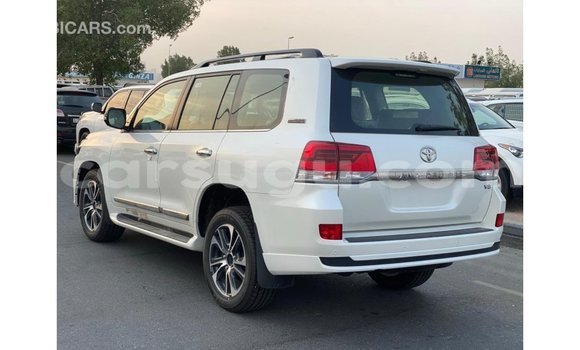 Sayi Imported Toyota DA White Babbar mota in Import - Dubai a Burkina Faso Sayi Imported Toyota DA White Babbar mota in Import - Dubai a Burkina Faso