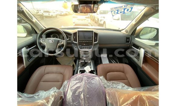 Sayi Imported Toyota DA White Babbar mota in Import - Dubai a Burkina Faso Sayi Imported Toyota DA White Babbar mota in Import - Dubai a Burkina Faso