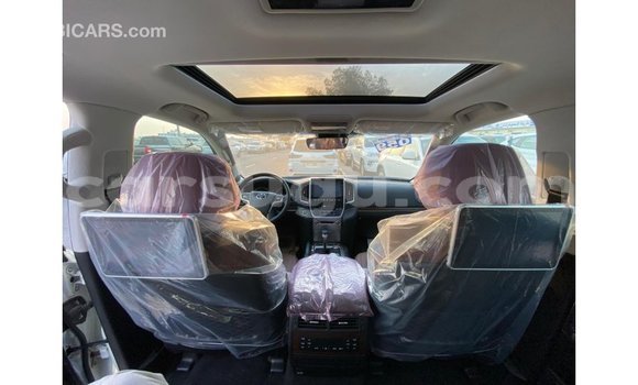 Sayi Imported Toyota DA White Babbar mota in Import - Dubai a Burkina Faso Sayi Imported Toyota DA White Babbar mota in Import - Dubai a Burkina Faso