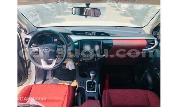 Sayi Imported Toyota Hilux White Mota in Import - Dubai a Burkina Faso Sayi Imported Toyota Hilux White Mota in Import - Dubai a Burkina Faso