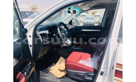 Sayi Imported Toyota Hilux White Mota in Import - Dubai a Burkina Faso Sayi Imported Toyota Hilux White Mota in Import - Dubai a Burkina Faso