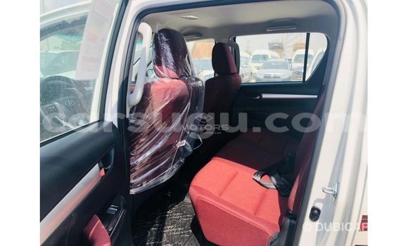 Sayi Imported Toyota Hilux White Mota in Import - Dubai a Burkina Faso Sayi Imported Toyota Hilux White Mota in Import - Dubai a Burkina Faso