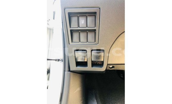 Sayi Imported Toyota Hilux White Mota in Import - Dubai a Burkina Faso Sayi Imported Toyota Hilux White Mota in Import - Dubai a Burkina Faso