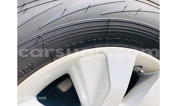 Sayi Imported Toyota Hilux White Mota in Import - Dubai a Burkina Faso Sayi Imported Toyota Hilux White Mota in Import - Dubai a Burkina Faso