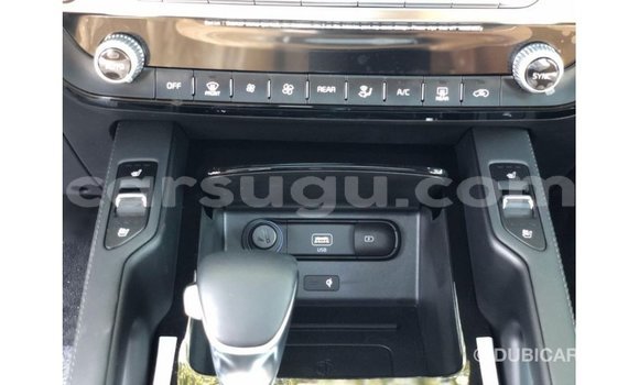 Acheter Import Voiture Kia Carens Blanc à Import - Dubai, Burkina-Faso Acheter Import Voiture Kia Carens Blanc à Import - Dubai, Burkina-Faso