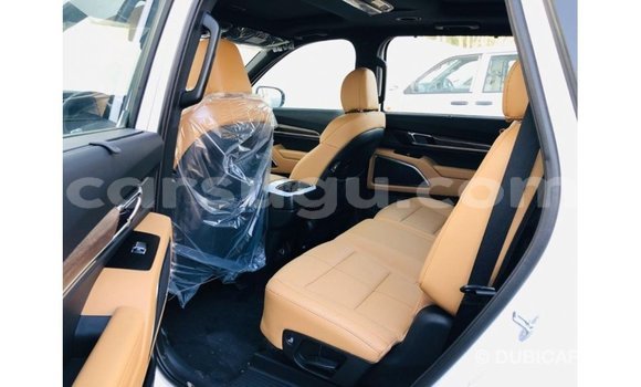 Acheter Import Voiture Kia Carens Blanc à Import - Dubai, Burkina-Faso Acheter Import Voiture Kia Carens Blanc à Import - Dubai, Burkina-Faso