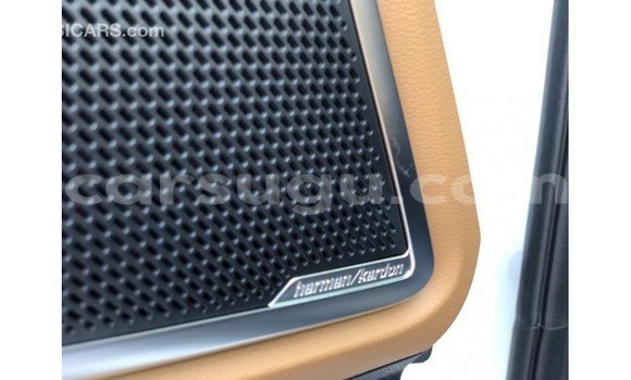 Acheter Import Voiture Kia Carens Blanc à Import - Dubai, Burkina-Faso Acheter Import Voiture Kia Carens Blanc à Import - Dubai, Burkina-Faso