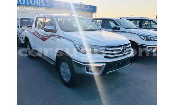 Sayi Imported Toyota Hilux White Mota in Import - Dubai a Burkina Faso Sayi Imported Toyota Hilux White Mota in Import - Dubai a Burkina Faso
