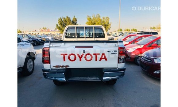 Sayi Imported Toyota Hilux White Mota in Import - Dubai a Burkina Faso Sayi Imported Toyota Hilux White Mota in Import - Dubai a Burkina Faso