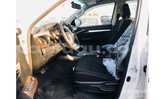 Sayi Imported Toyota Hilux White Mota in Import - Dubai a Burkina Faso Sayi Imported Toyota Hilux White Mota in Import - Dubai a Burkina Faso