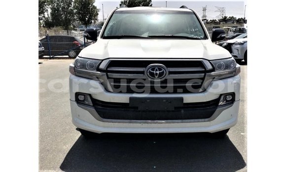 Acheter Import Voiture Toyota Land Cruiser Blanc à Import - Dubai, Burkina-Faso Acheter Import Voiture Toyota Land Cruiser Blanc à Import - Dubai, Burkina-Faso