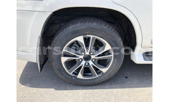 Acheter Import Voiture Toyota Land Cruiser Blanc à Import - Dubai, Burkina-Faso Acheter Import Voiture Toyota Land Cruiser Blanc à Import - Dubai, Burkina-Faso