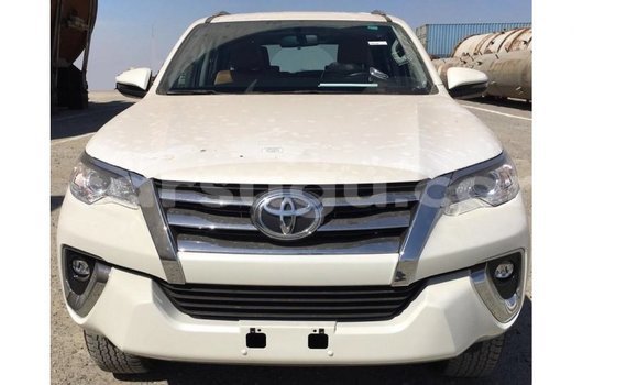 Acheter Import Voiture Toyota Fortuner Blanc à Import - Dubai, Burkina-Faso Acheter Import Voiture Toyota Fortuner Blanc à Import - Dubai, Burkina-Faso