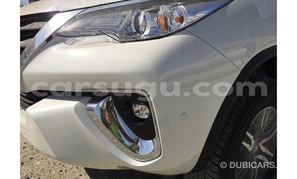 Acheter Import Voiture Toyota Fortuner Blanc à Import - Dubai, Burkina-Faso Acheter Import Voiture Toyota Fortuner Blanc à Import - Dubai, Burkina-Faso