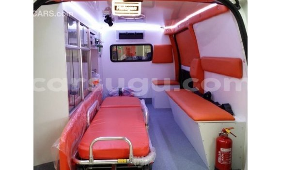 Sayi Imported Toyota Hiace White Mota in Import - Dubai a Burkina Faso Sayi Imported Toyota Hiace White Mota in Import - Dubai a Burkina Faso