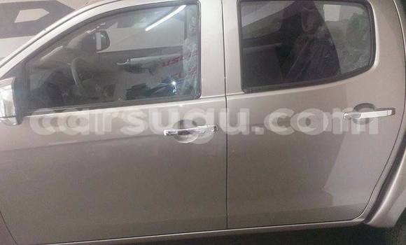 Sayi Sabo Isuzu D–MAX Brown Mota in Ouagadougou a Burkina Faso