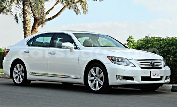 Acheter Import Voiture Lexus LS Blanc à Import - Dubai, Burkina-Faso Acheter Import Voiture Lexus LS Blanc à Import - Dubai, Burkina-Faso