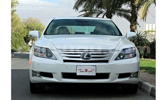 Acheter Import Voiture Lexus LS Blanc à Import - Dubai, Burkina-Faso Acheter Import Voiture Lexus LS Blanc à Import - Dubai, Burkina-Faso