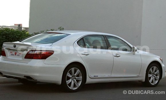 Acheter Import Voiture Lexus LS Blanc à Import - Dubai, Burkina-Faso Acheter Import Voiture Lexus LS Blanc à Import - Dubai, Burkina-Faso