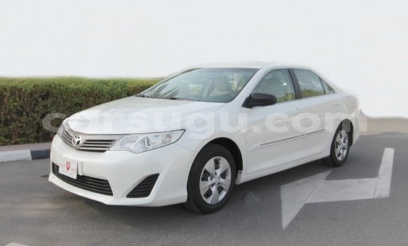 Acheter Import Voiture Toyota Camry Blanc à Import - Dubai, Burkina-Faso Acheter Import Voiture Toyota Camry Blanc à Import - Dubai, Burkina-Faso
