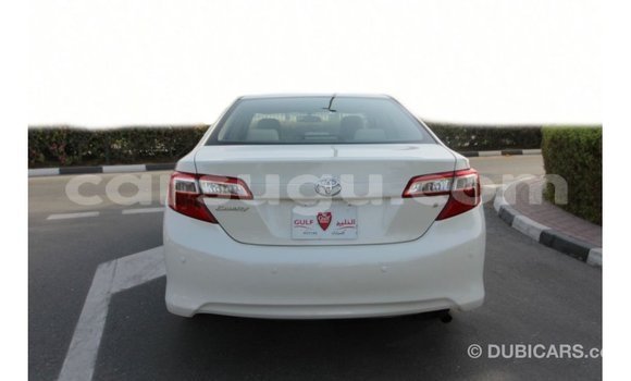Acheter Import Voiture Toyota Camry Blanc à Import - Dubai, Burkina-Faso Acheter Import Voiture Toyota Camry Blanc à Import - Dubai, Burkina-Faso